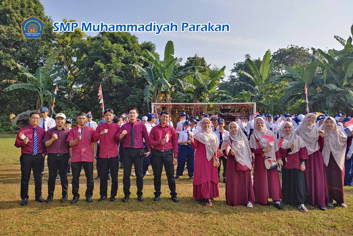 Siswa mengikuti kegiatan ekstrakurikuler Pramuka.